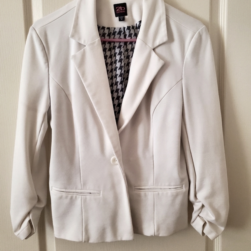 2b BEBE white single button blazer